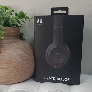 NWOT Bose On-Ear Headphones - Black never used.